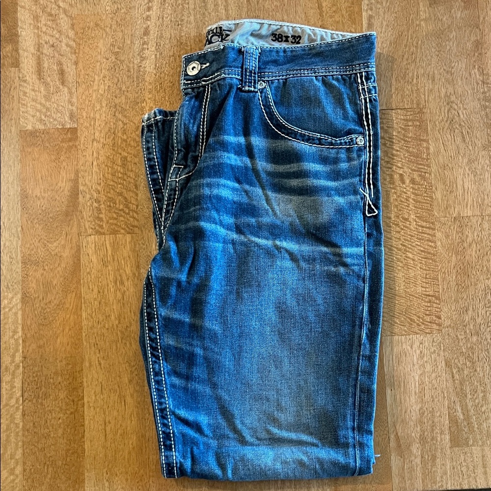 Buckle Men's Relaxed Jeans in Washed Blue - Picture 4 of 8